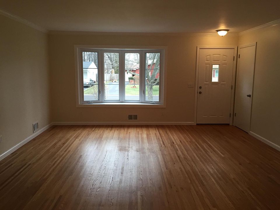 Lovely living room with lots of light.