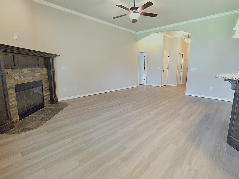 525 Talon Dr — Photo 10