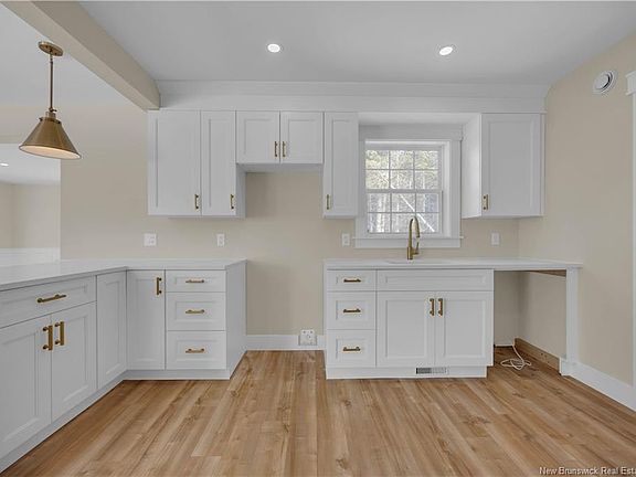 3rd image of 327 Robertson Rd