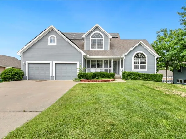 808 S Peculiar Dr, Peculiar, MO 64078