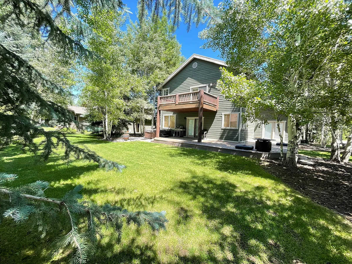 Building Photo - 701 Martingale Ln