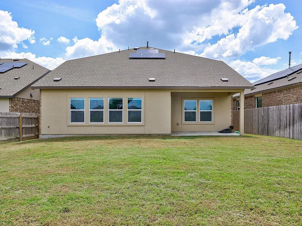 5 bed, 4.0 bath, 3033 sqft, $2,600 — Photo 2