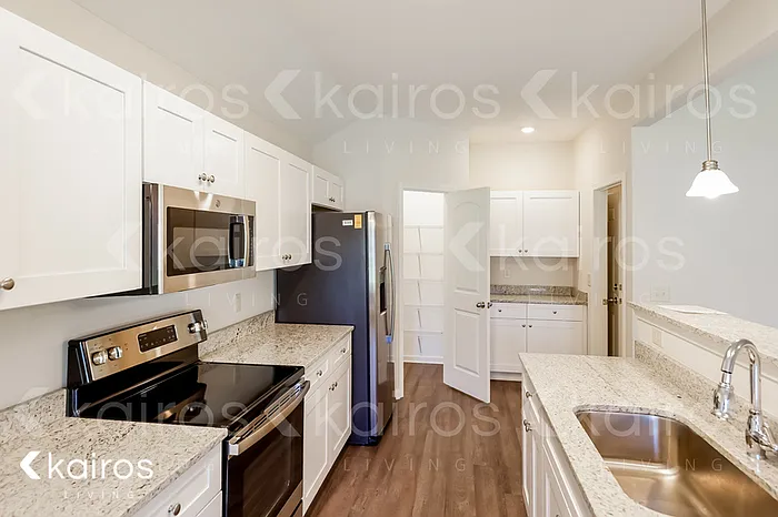 713 Park Ln — Photo 5