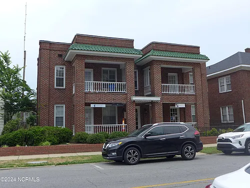 102 William St #F Photo 1