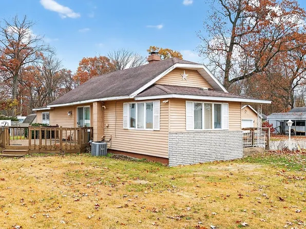 22747 Lake Shore Dr, Elkhart, IN 46514