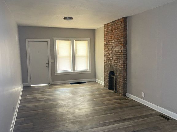 5th image of 830-832 E Starr Ave