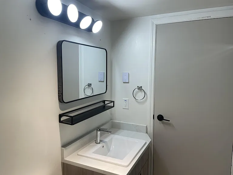 1550 Marine Dr #103 — Photo 11