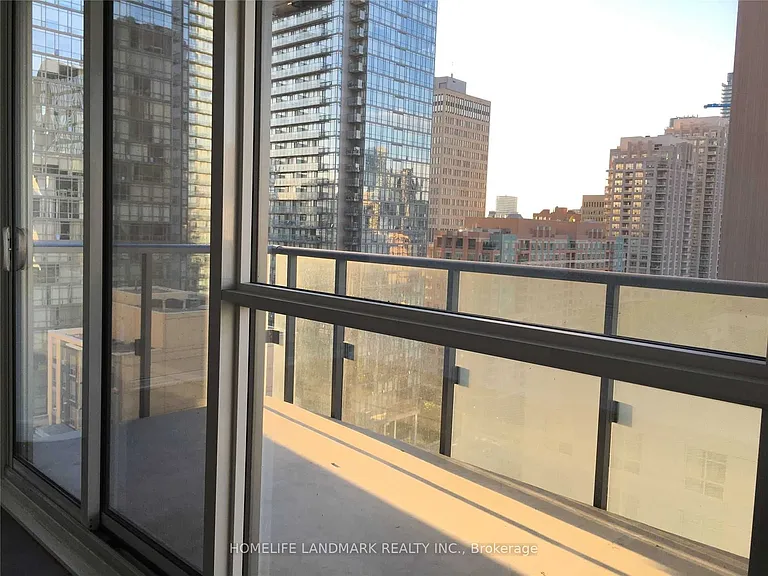 15 Grenville St #1601 — Photo 8