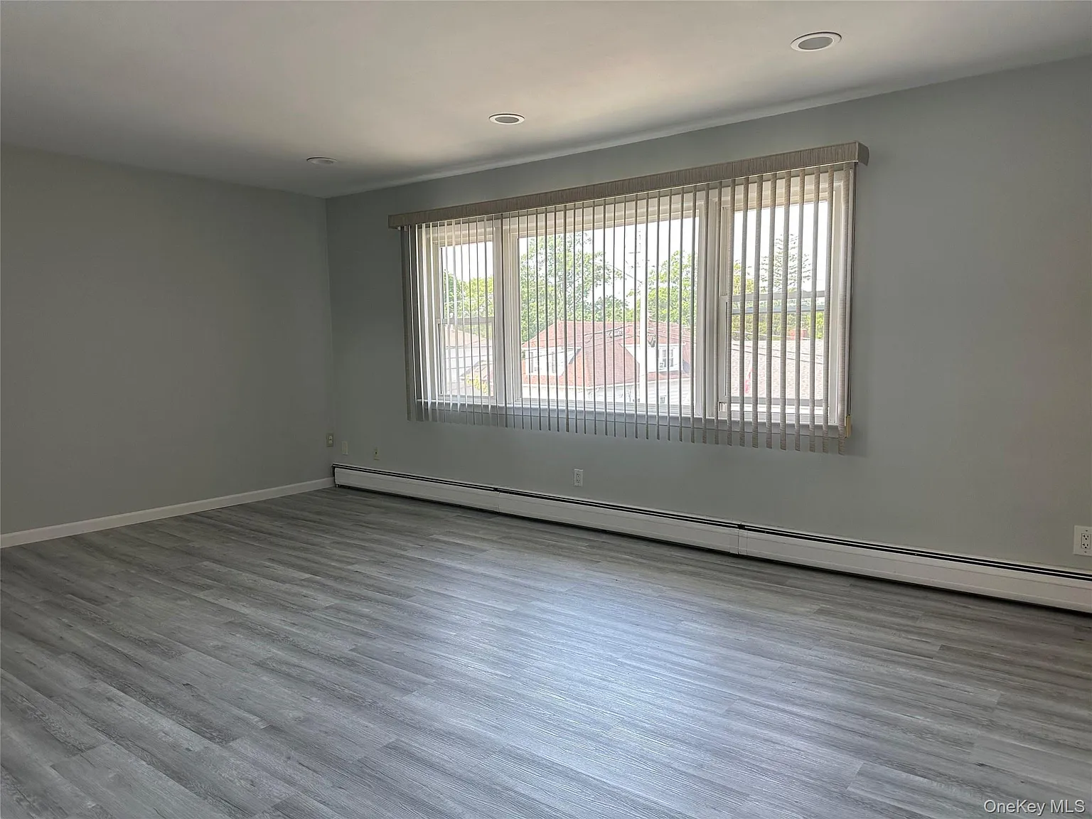 3 bed, 1.0 bath, 1100 sqft, $3,300 — Photo 4
