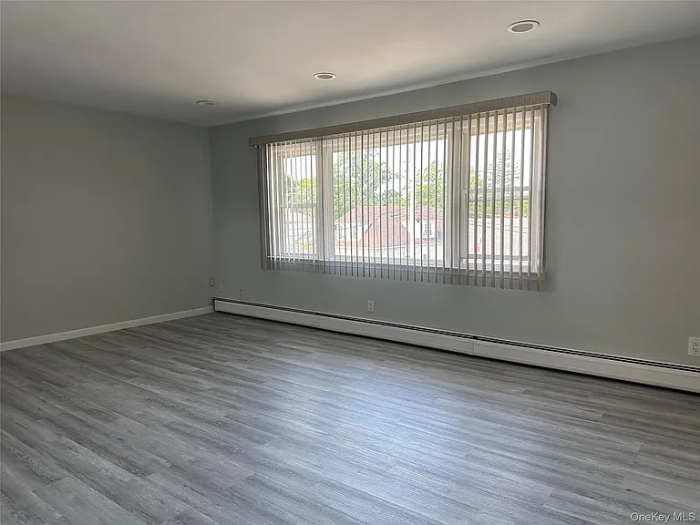 Travis Ave — Photo 4