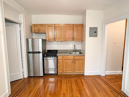 2nd image of 2521 31st Ave APT D21