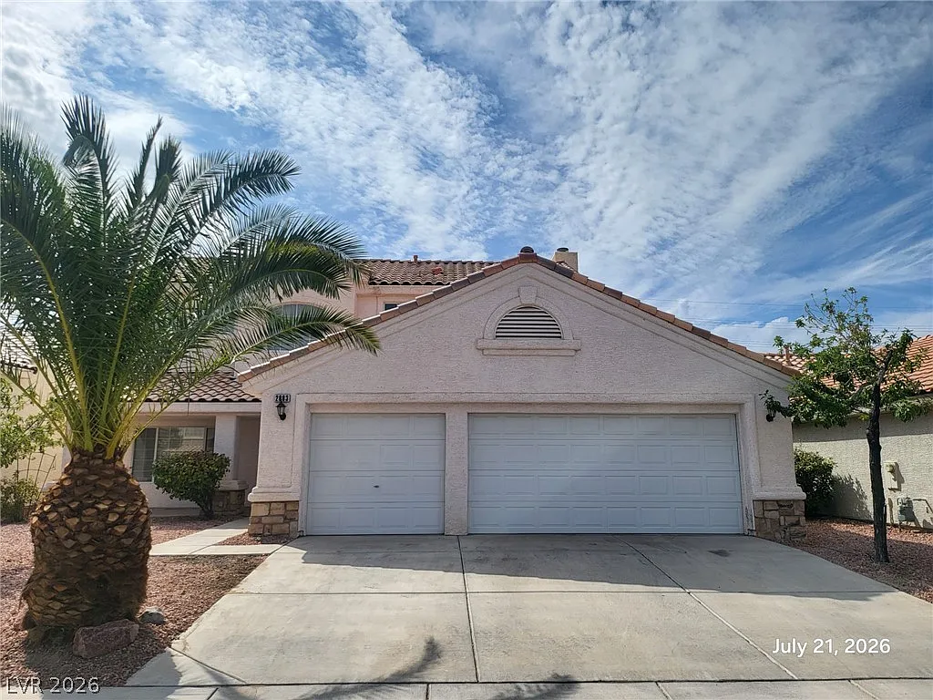 3 bed, 2.5 bath, 1900 sqft, $2,395 — Photo 1