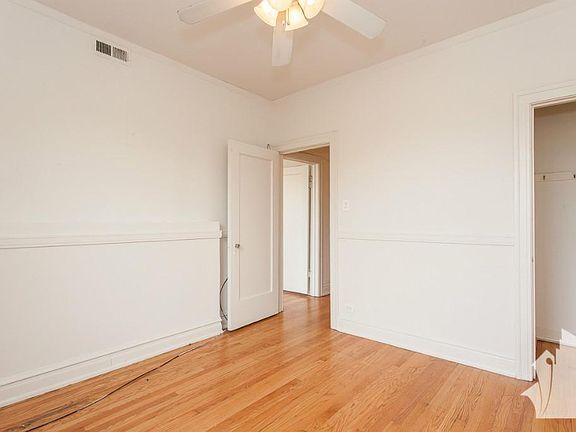 3rd image of 2203 W Montrose Ave APT 2W