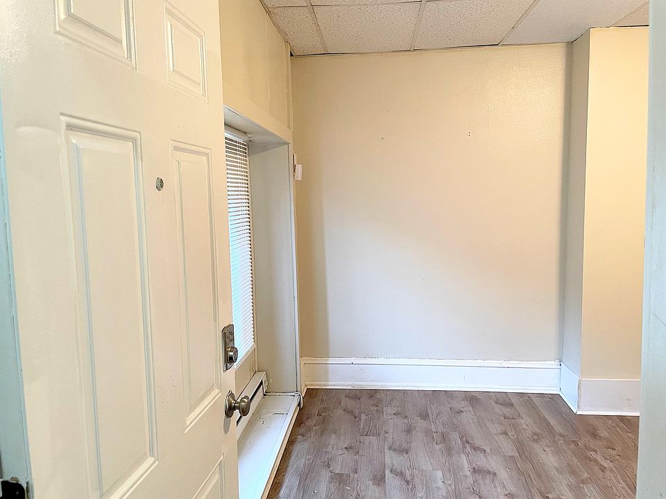 1st image of 3137 N 15th St Floor 1