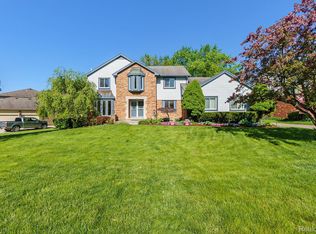 349 Shellbourne Dr, Rochester Hills, MI 48309