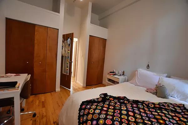 1st image of 113 E 11th St #3R