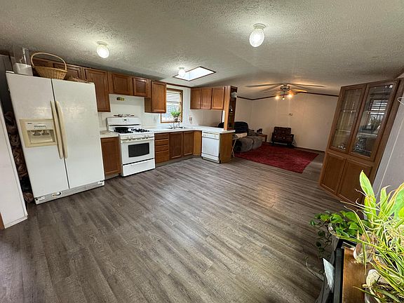 4th image of 127 Sarah Ln