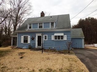 15 Woodridge Dr, Springfield, MA 01118