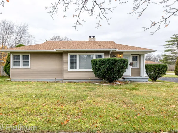 1404 Georgia Ave, Marysville, MI 48040