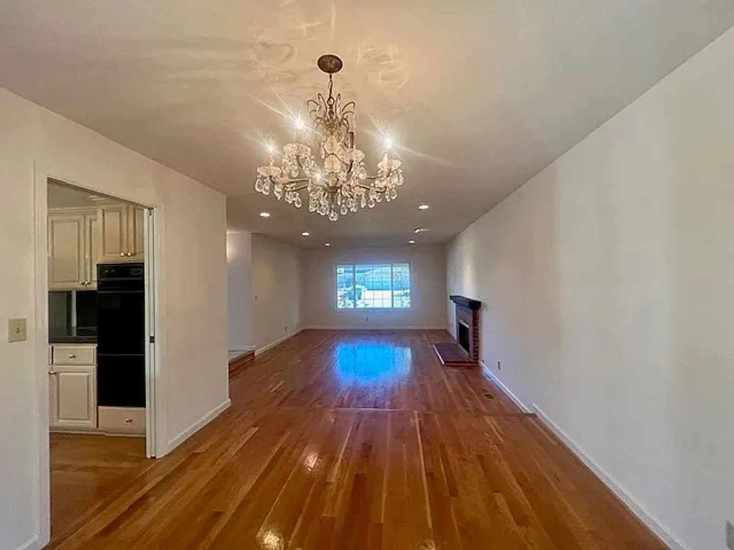 Spacious family home, great Waverley Park location, Easy commute location! — Photo 4
