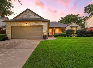 5001 Oak Springs Dr, Arlington, TX 76016