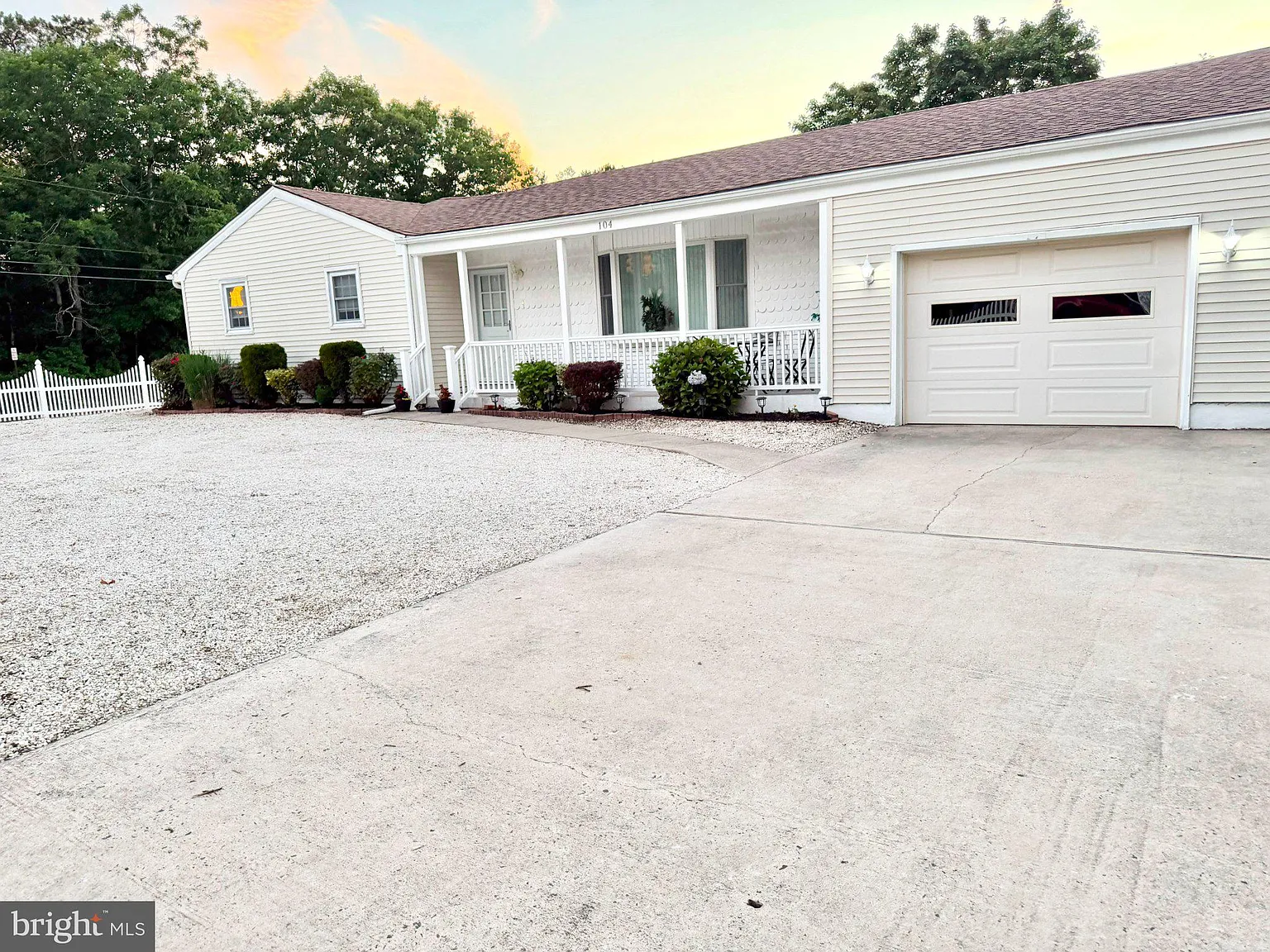 4 bed, 1.5 bath, 1688 sqft, $3,000 — Photo 1