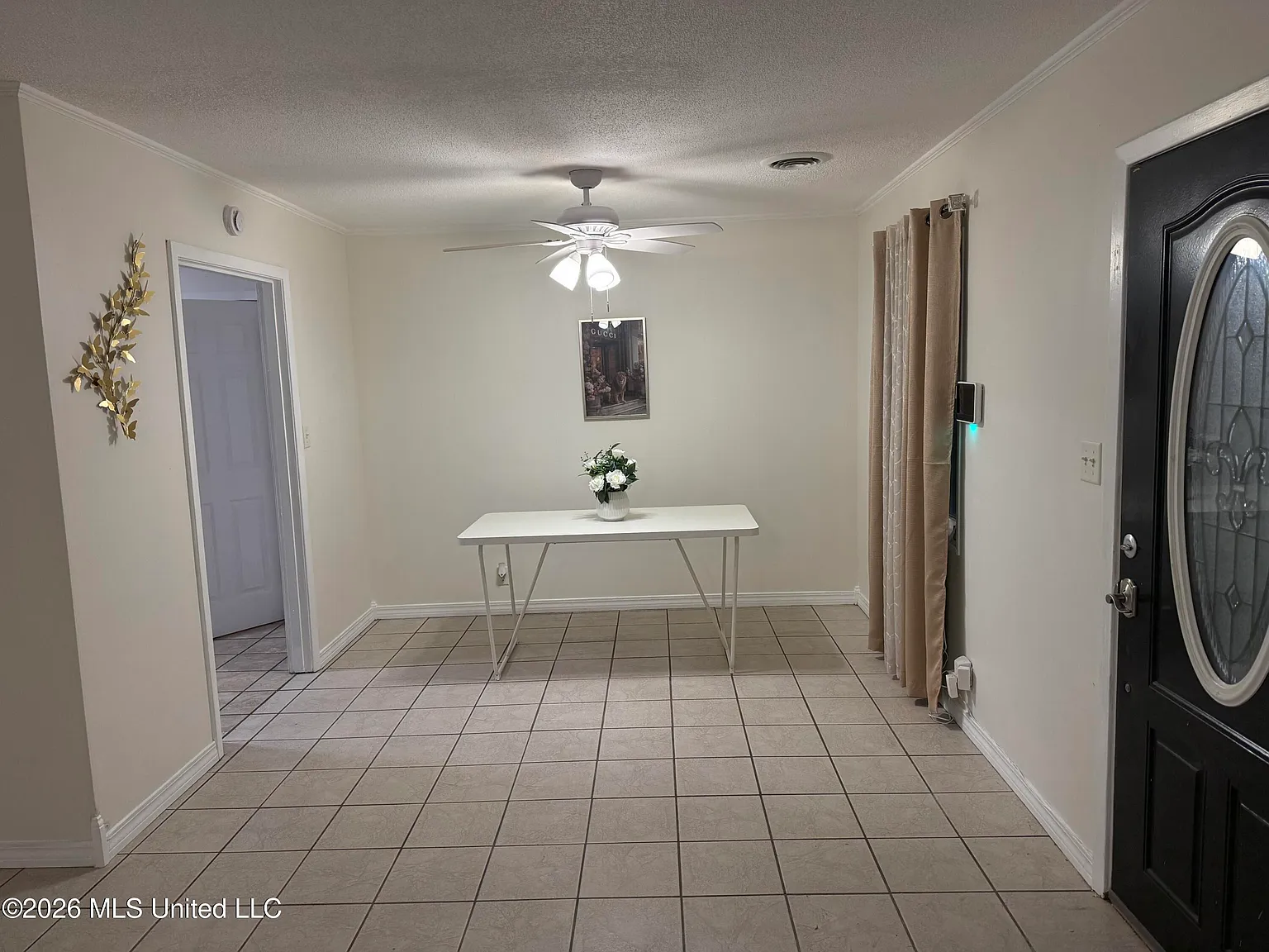 4 bed, 1.0 bath, 1376 sqft, $1,700 — Photo 2