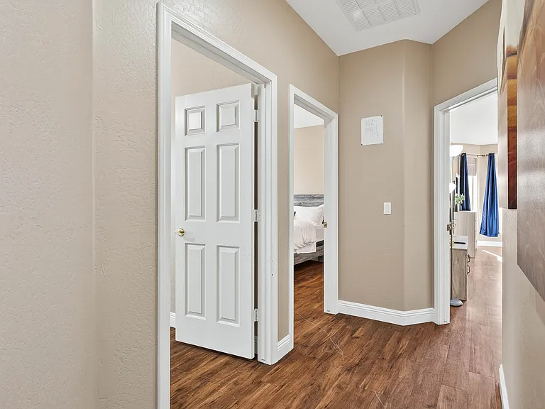 2433 W Ellis St — Photo 42