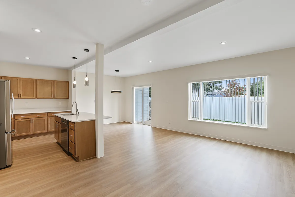 Building Photo - 4107 E 28th Ave #4A