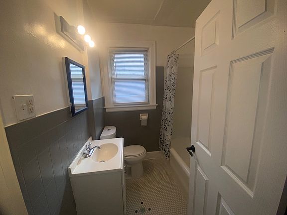 4th image of 3831 Waverly St APT 3