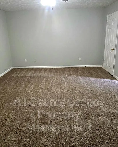 700 Rosehip Ln #B — Photo 4