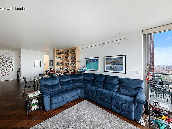 3rd image of 101 W 67th St #Penthouse 1c