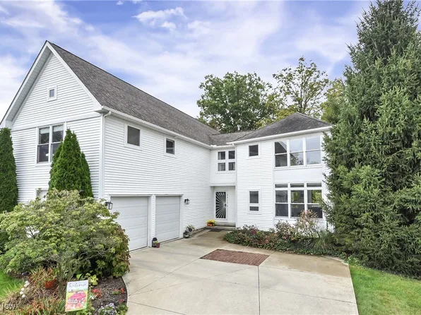 2839 Gates Ct, Broadview Heights, OH 44147