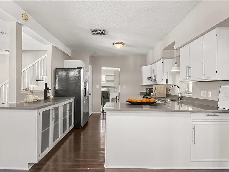 742 N Westmoreland Dr — Photo 11
