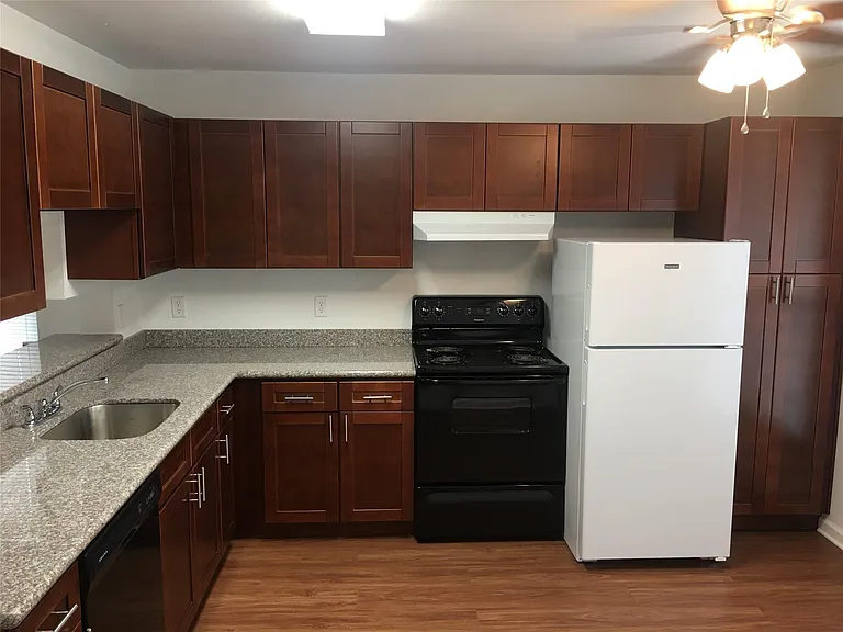 300 Spruce St #104 — Photo 10