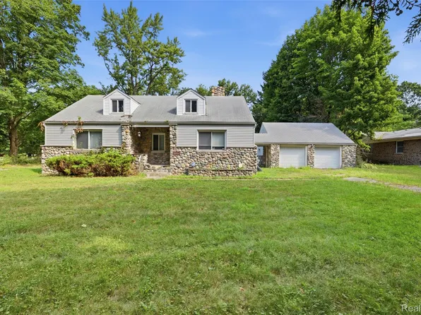 25774 Forestview Dr, Southfield, MI 48033