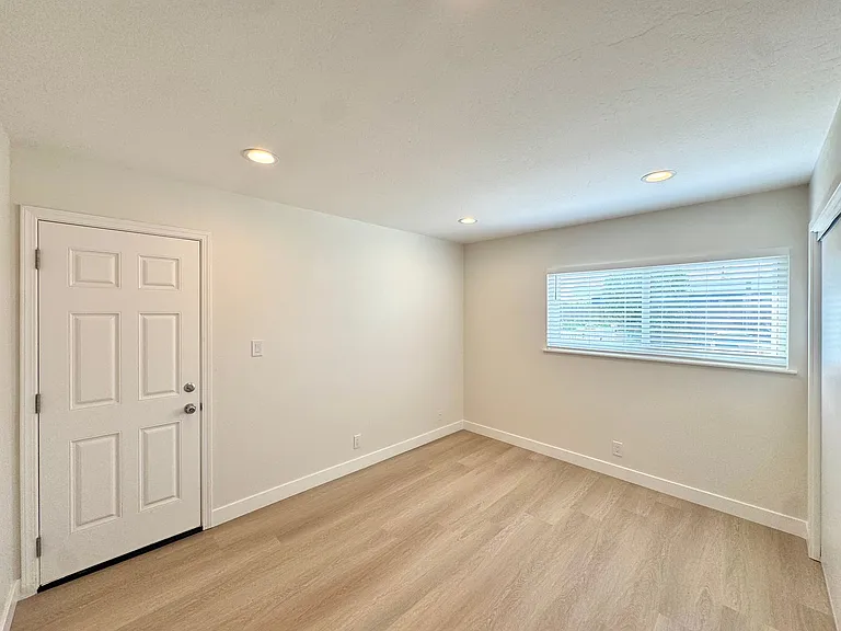 19282 Salmon Ln — Photo 11