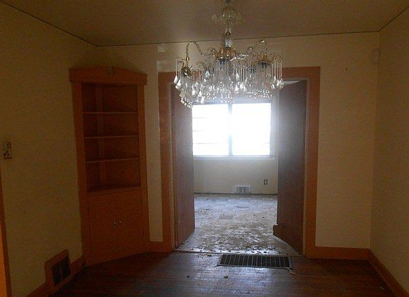 5th image of 14305 S Edbrooke Ave