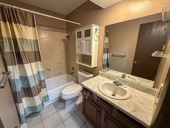 5th image of 621 W Meadowview Dr APT 2
