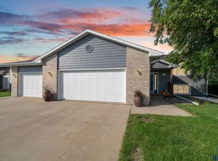 6904 W 66th St, Sioux Falls, SD 57106