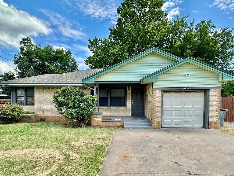 3206 NW Liberty Ave — Photo 1