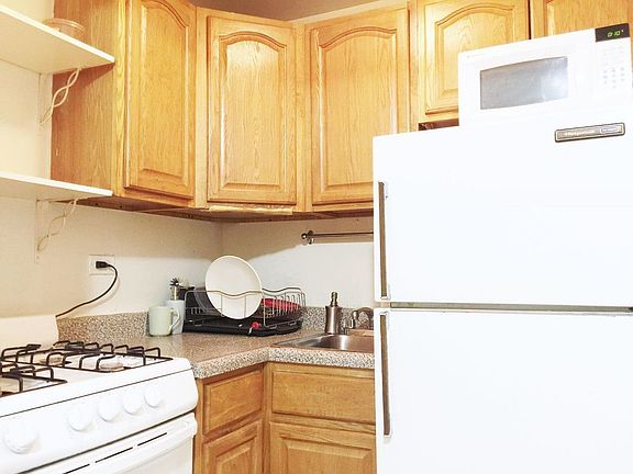 3rd image of 254 W 51st St APT 16K