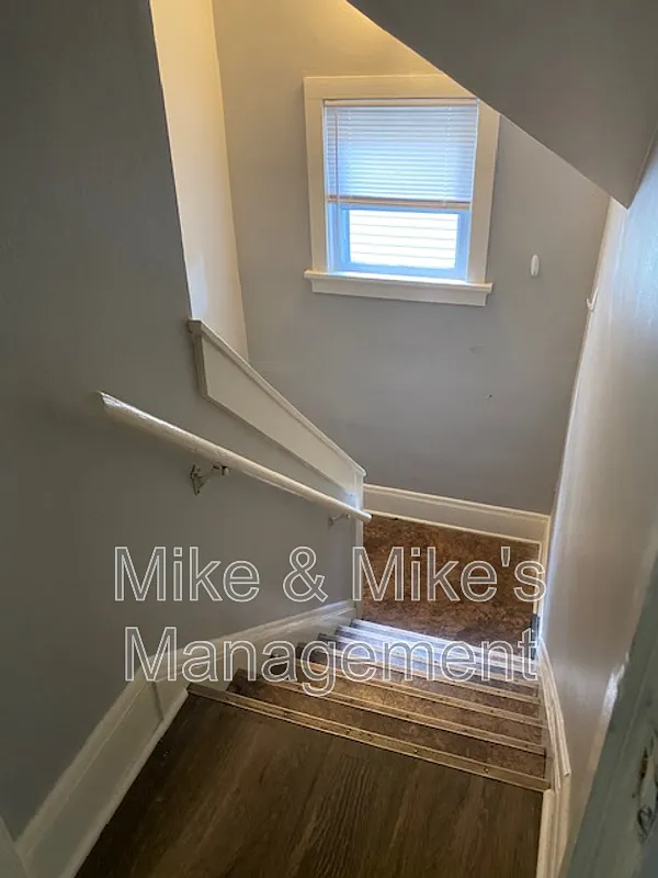 2 bed, 1.0 bath, 800 sqft, $975 — Photo 1