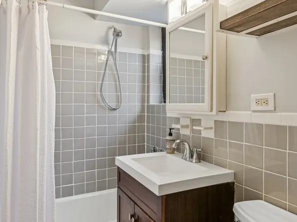 210 East 36th Street 9J image 3 of 5