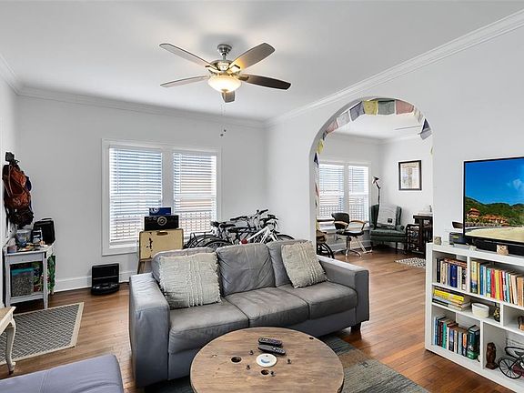 3rd image of 1415 E AMELIA STREET