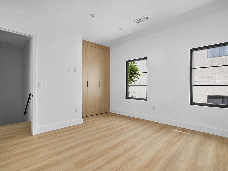 149 S Palm Dr #151-1/2 — Photo 13