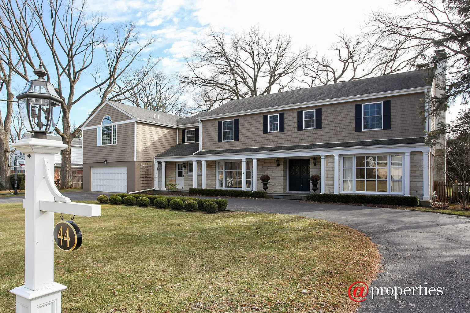 44 W Canterbury Ln photo 1