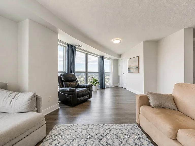 125 Village Green Sq #3803 — Photo 8