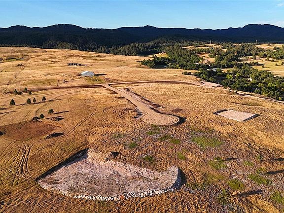 3rd image of 6 Centennial Rd