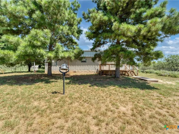 700 Cannon Ln, Stockdale, TX 78160